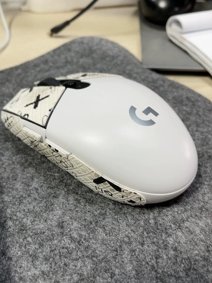 Logitech G304 Lightspeed Wireless Mouse 12K DPI 6 Buttons photo review