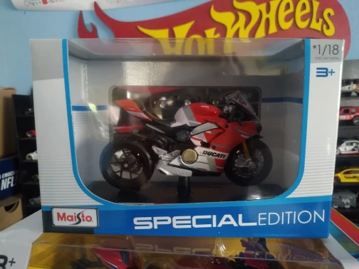 Maisto Ducati Panigale V4 S Corse 1:18 Scale Alloy Motorcycle Diecast Model Collectible Grade Gift Toy photo review