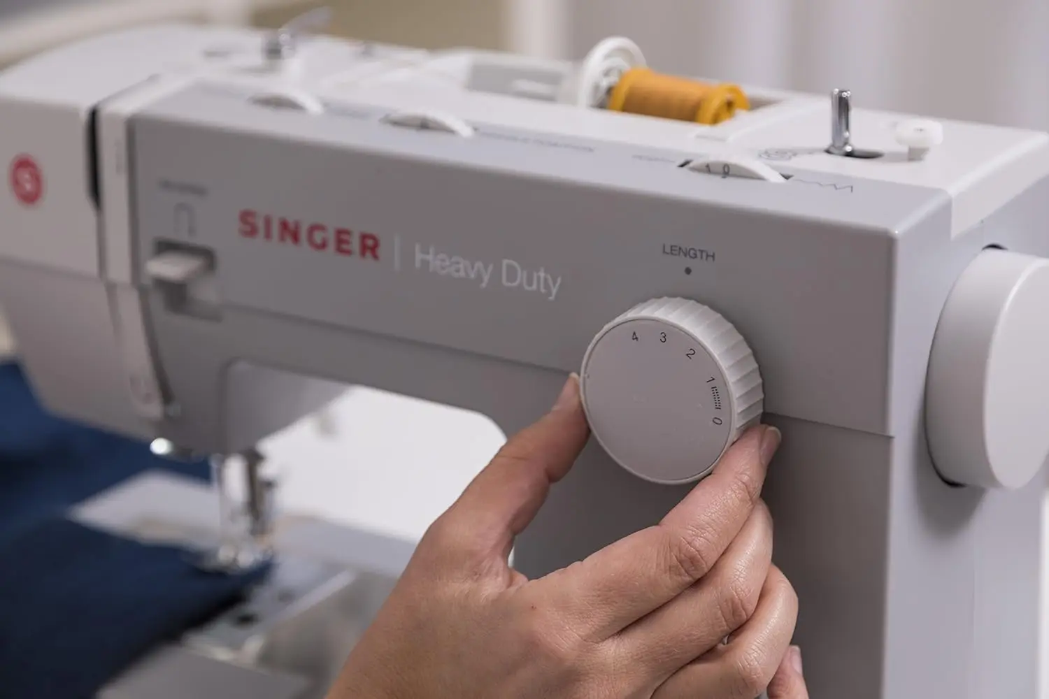 SINGER Heavy Duty 4411 High Speed Sewing Machine with Accessory Kit Strong Motor With Enhanced Piercing Power, 69 Stitch Appli