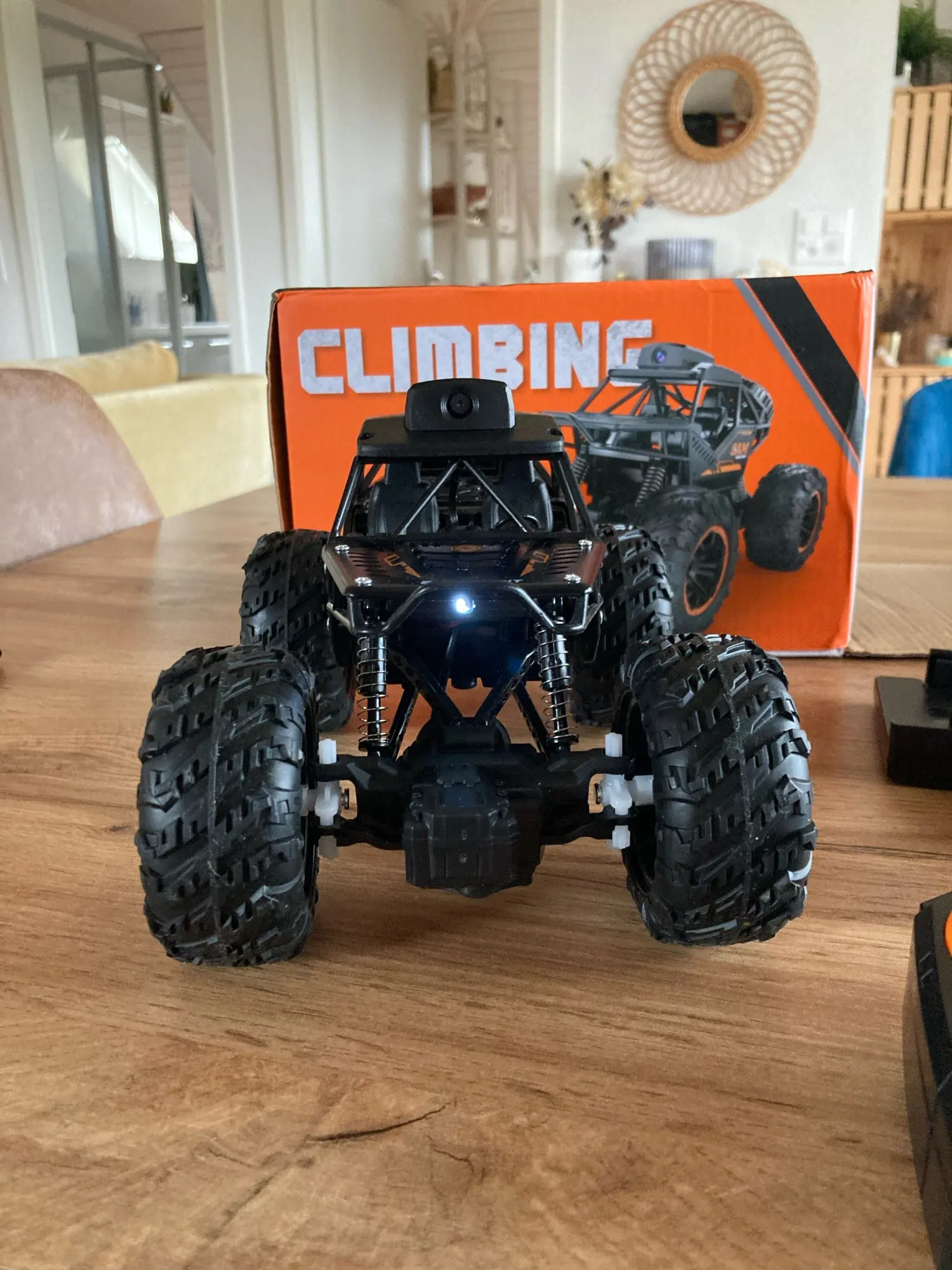 Rc Car With HD 720P WIFI FPV Camera Machine On Remote Control Stunt 1:18 2.4G SUV Radiocontrol Climbing Toys For Kids on a Sign