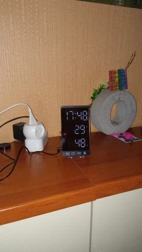 Alarm Clock USB Port Digital Alarm Clock Mirror photo review
