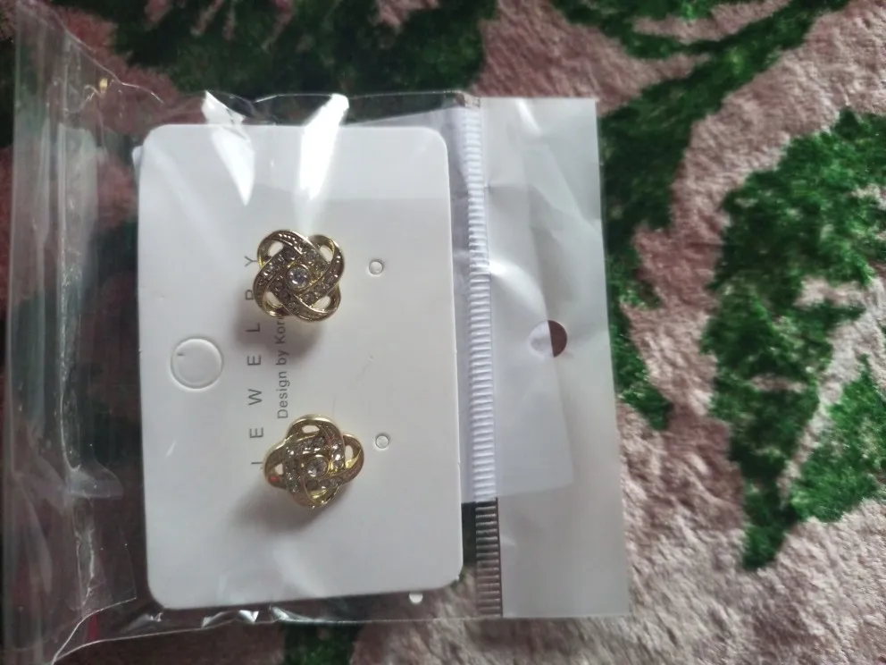 Light Luxury Zircon Stud Earrings photo review