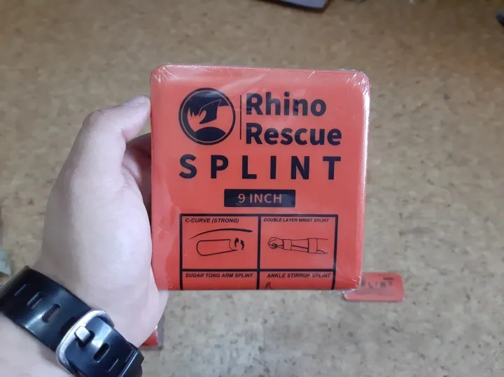 Rhino Splints Kit : 4-Size Pack Made for Finger Neck, Leg, Knee, Foot, Wrist, Hand, Arm Injuries with a Handbag photo review
