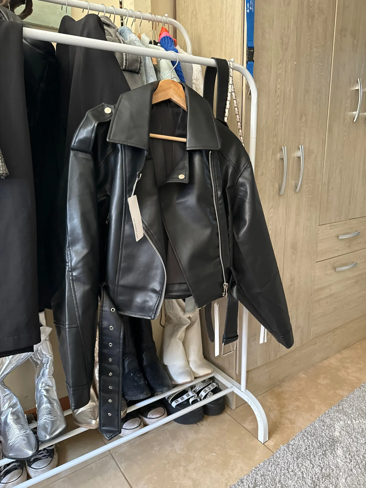 Ailegogo Faux Leather Short Jacket photo review