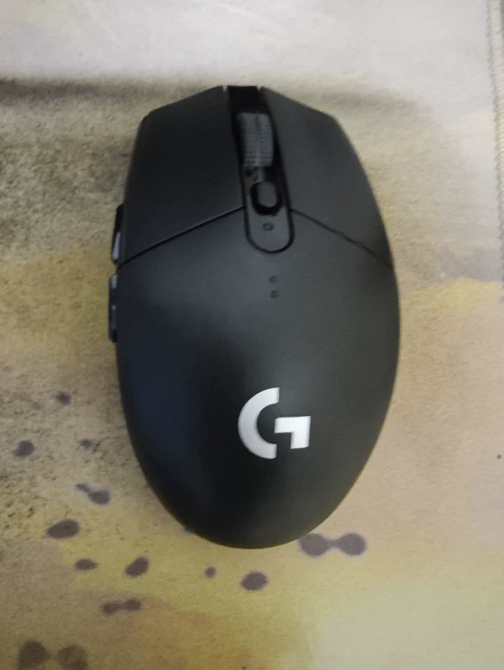 Logitech G304 Lightspeed Wireless Mouse 12K DPI 6 Buttons photo review