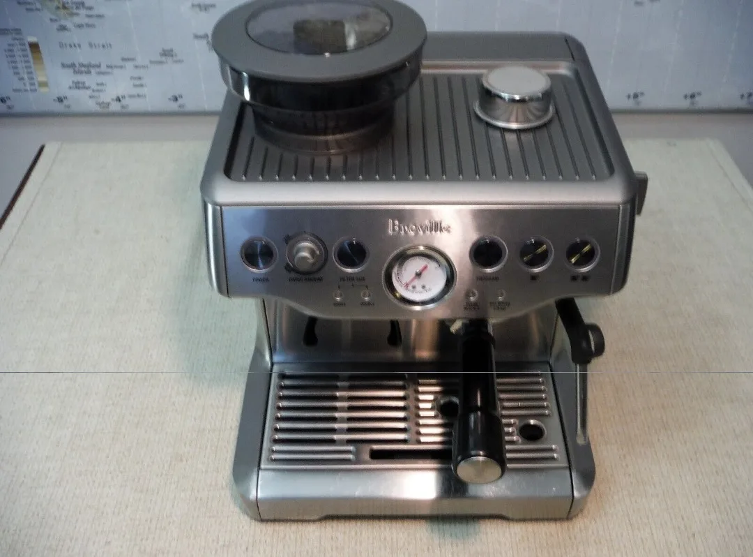 Brevilles Barista Express Impress Espresso Machine, 2 Liters, Brushed Stainless Steel 5