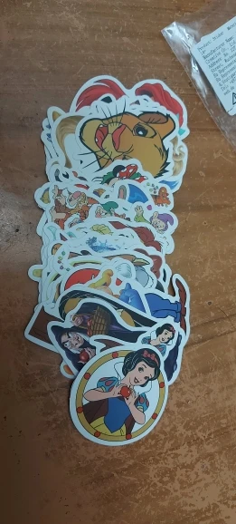 Disney-pegatinas de dibujos animados para decoración de equipaje, pegatinas de grafiti para ordenador portátil, fundas de teléfono, Juguetes DIY, 100 piezas photo review
