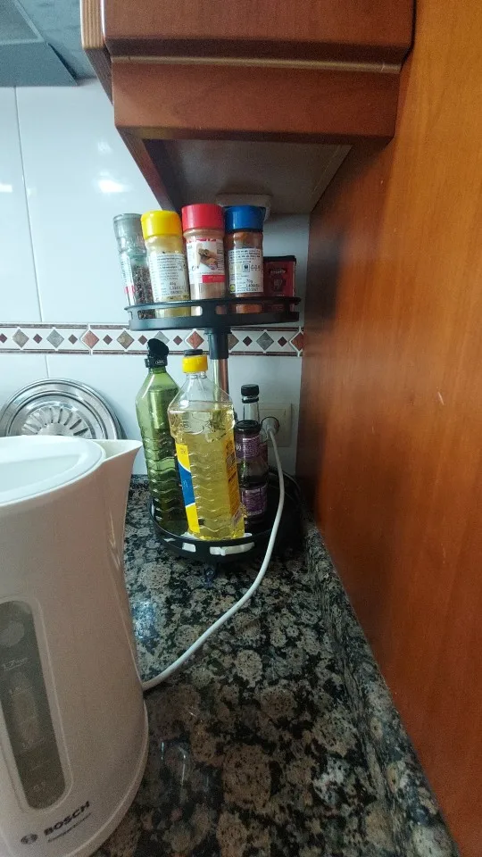 🧂 תבלינים בהישג יד בסטייל! 🔄 מתלה תבלינים מסתובב 360° מפלדת פחמן עמידה. ✨ מושלם לאחסון תבלינים, פחיות ואביזרי מטבח!