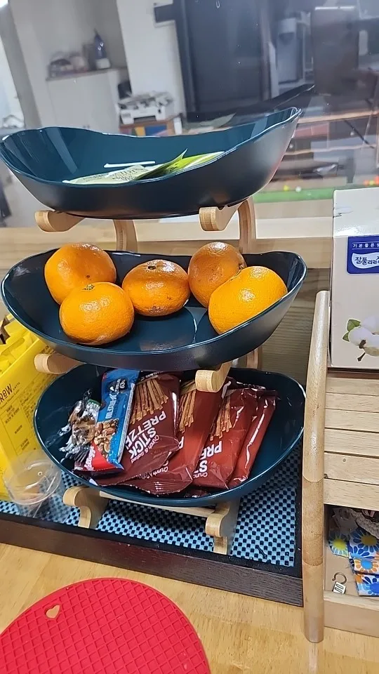 Wooden Elegance: Partitioned Fruit Bowl and Candy Cake Trays photo review