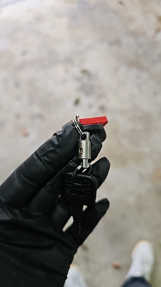 Titanium Alloy Mini Keychain Portable Quick Dismantling Durable Household Outdoor EDC Tool photo review