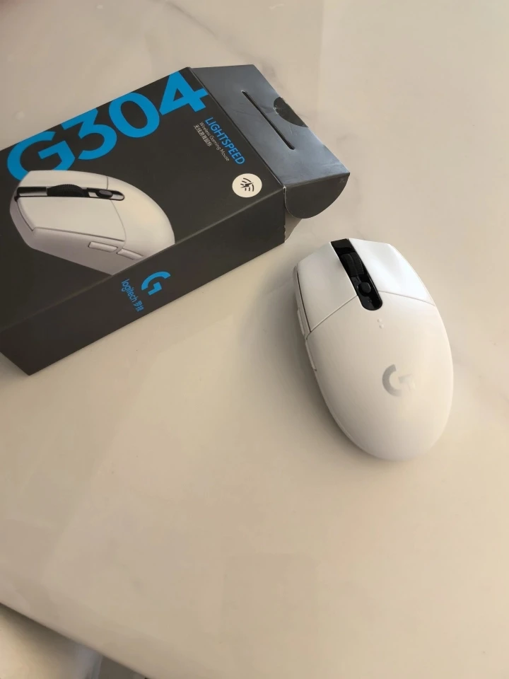 Logitech G304 Lightspeed Wireless Mouse 12K DPI 6 Buttons photo review