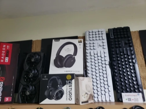 EWEADN GX330 Typewriter Gaming Keyboard, 104 Keys Wired Retro Punk Round Keycaps, with RGB Backlit, for Windows Laptop PC black photo review