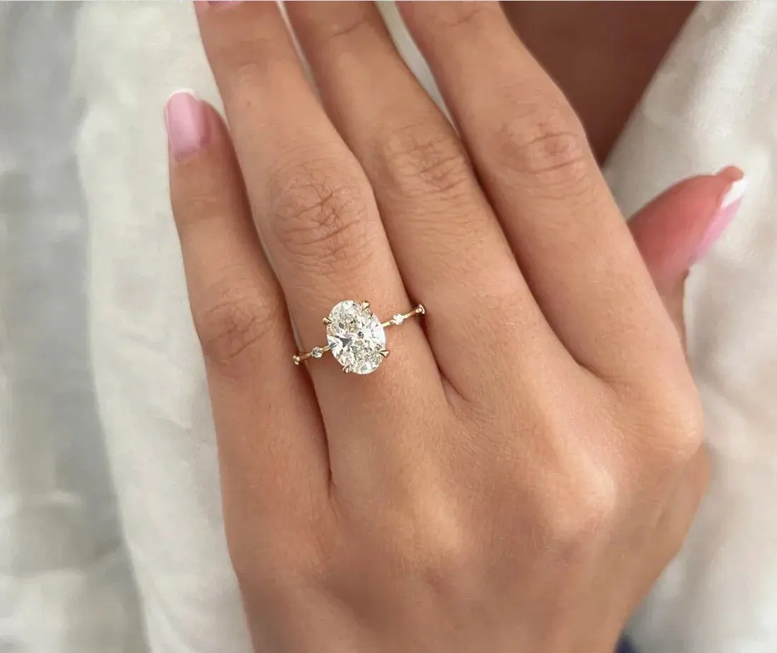 Рисунок 4 - Обручальное кольцо с овальным бриллиантом 2 карата