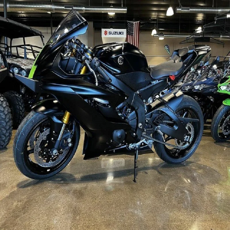 

Мотоциклы Yamaha YZF черного цвета 2023