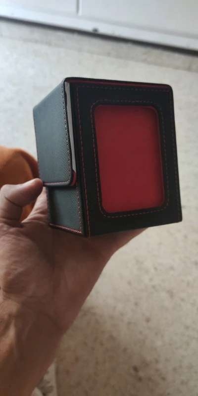 Caja de baraja de cartas con ventana de visualización, capacidad para 120 + tarjetas de una sola manga, cierre magnético, adecuada para tarjetas CCG, tarjetas de juego mágicas photo review