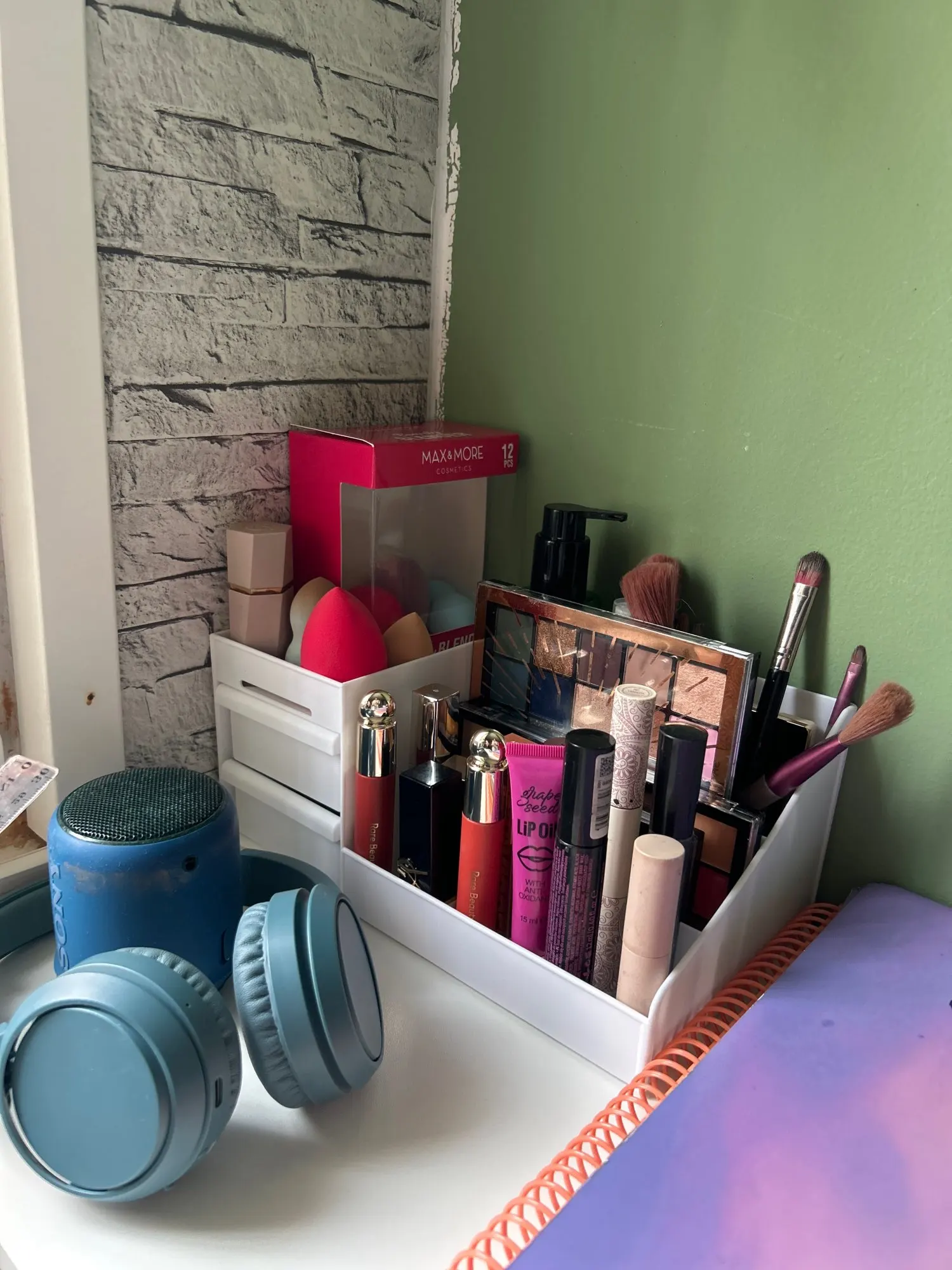 Nueva caja de almacenamiento de maquillaje con cajones para dormitorio, estantería de plástico para cosméticos, tocador para el cuidado de la piel photo review