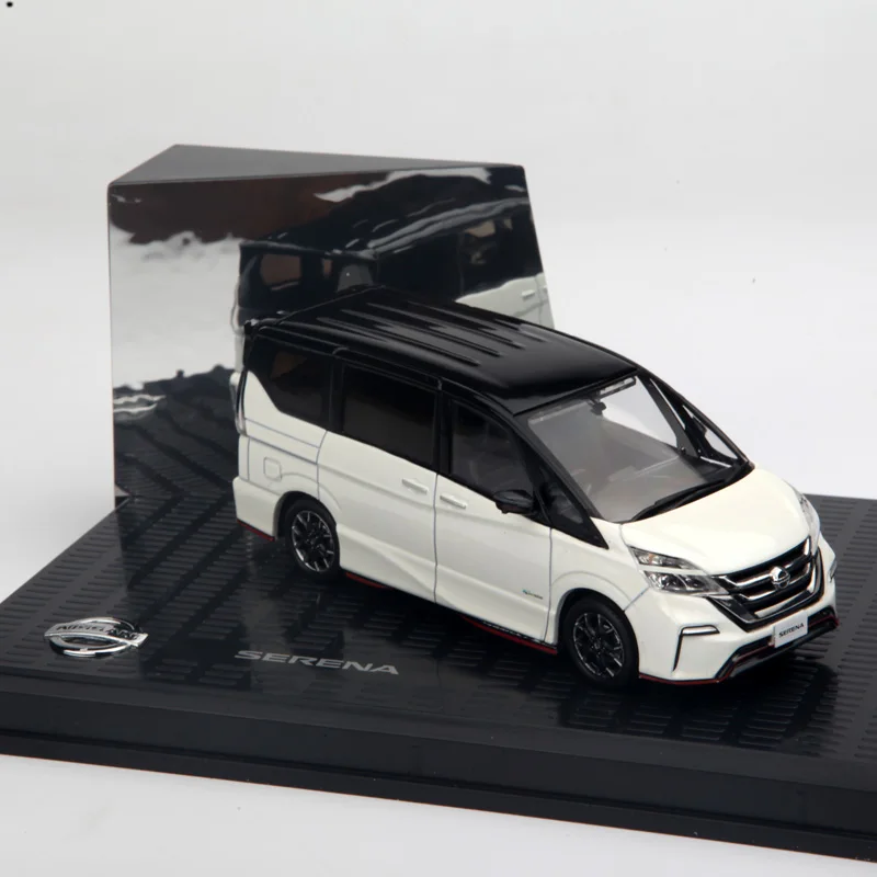 

Модель автомобиля из сплава NISSAN Серена в масштабе 1/43