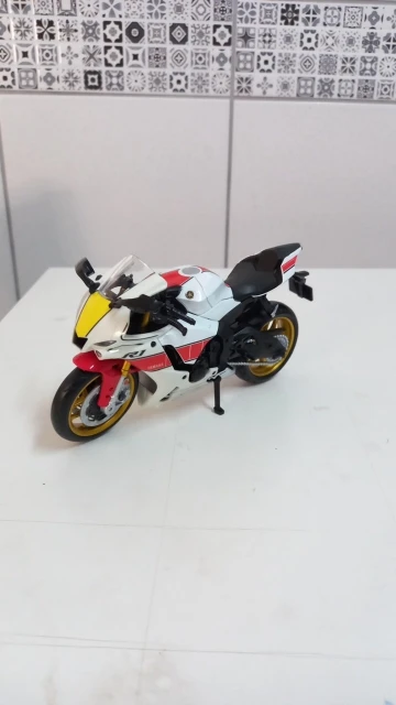 1:12 Yamaha YZF-R1M Motorcycle Model Toy alloy Diecast Simulation Model Rubber tire rear wheel suspension motorbike for Boy Gift photo review