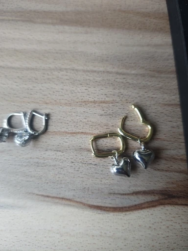 2CT Moissanite Huggie Hoop Earring photo review