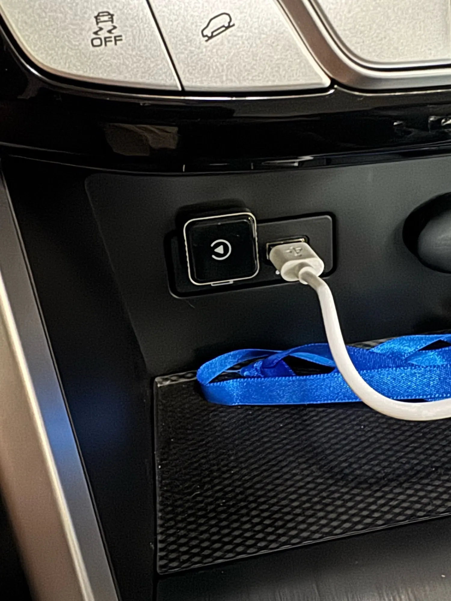 DriveSync Pro 2 ™ - No es solo CarPlay. Tu copiloto definitivo.