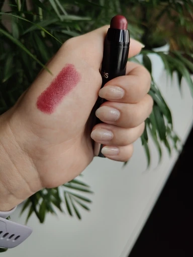 Matte Lipstick Pencil with Waterproof and Non-Stick Technology photo review