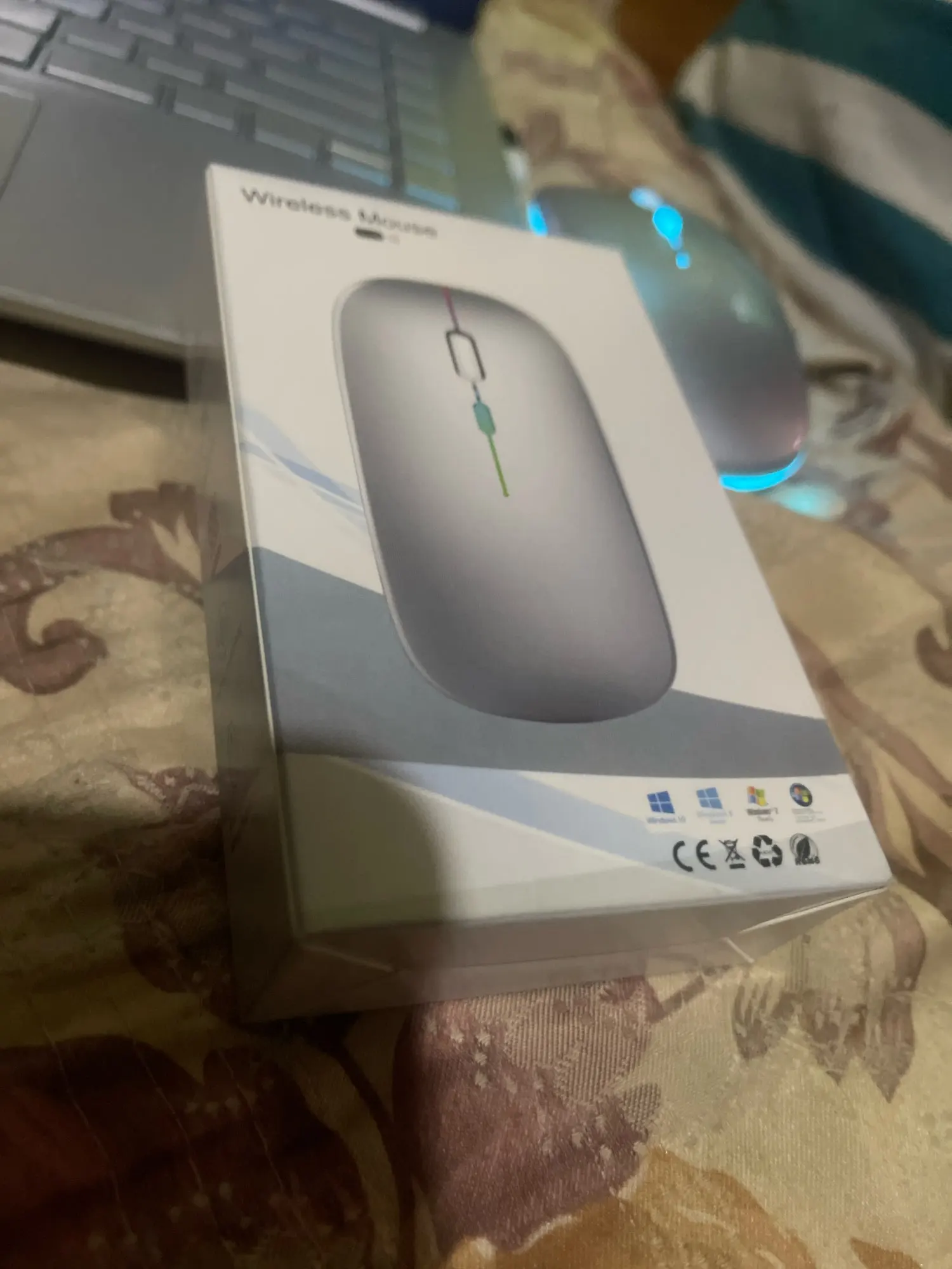 Wireless Bluetooth 2.4GHz RGB Mouse Rechargeable Silent photo review