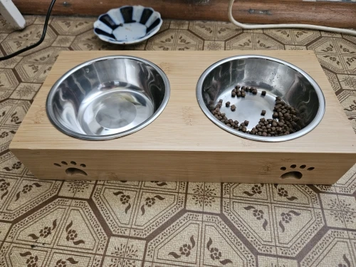 Bamboo Base Ceramic Pet Bowl: Skid-Resistant Double Dining photo review