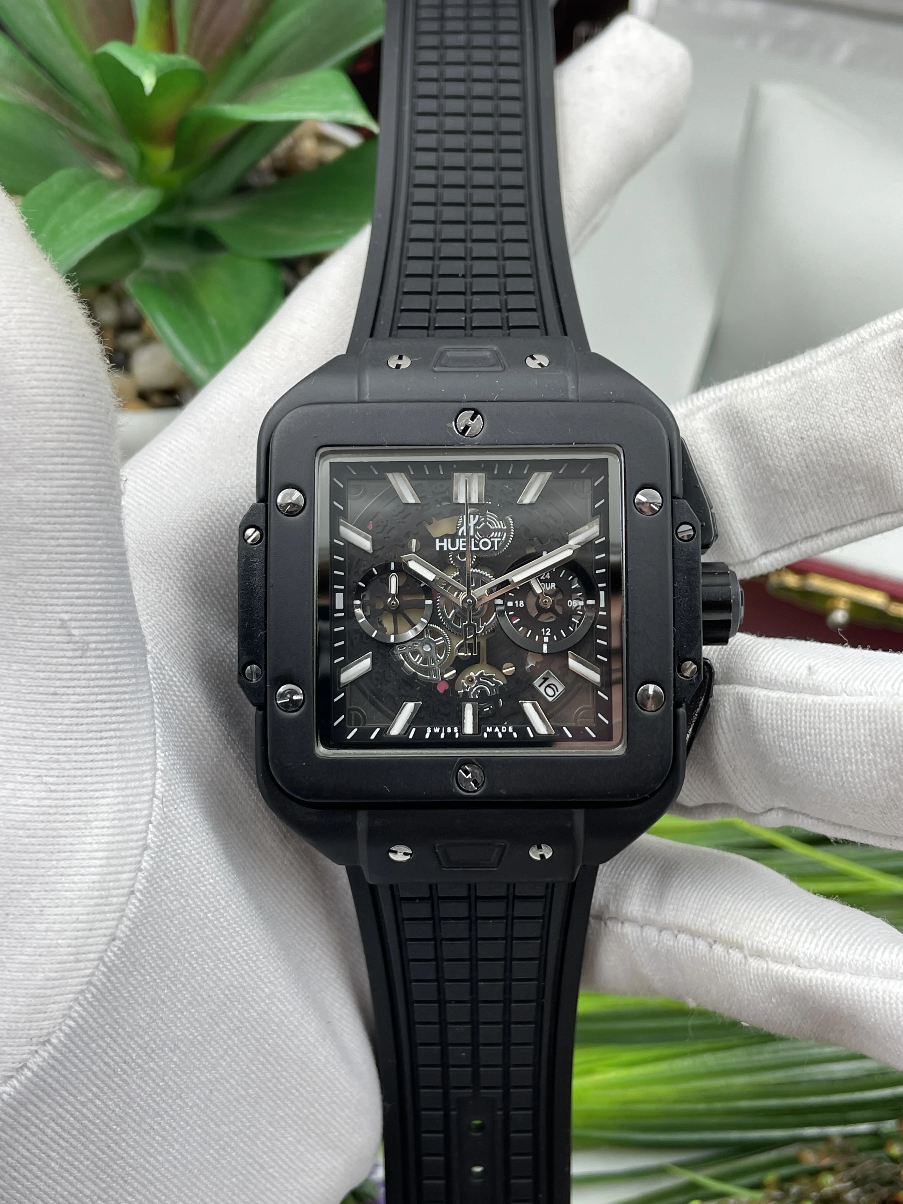 Рисунок 5 - Часы Hublot
