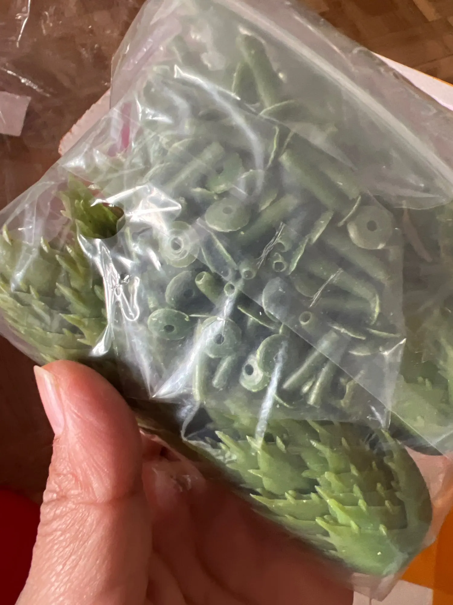 81pcs Three-Layer No Flower Base Rose Flowers Heads Decor gift Box Essential Wedding Bouquet Valentine'S Day Artificial Flower photo review