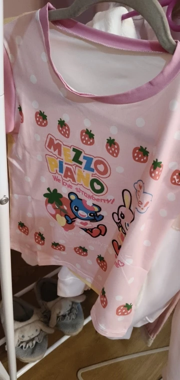 Mezzo Piano Pink Strawberry T-Shirt - Jojifuku Aesthetic photo review