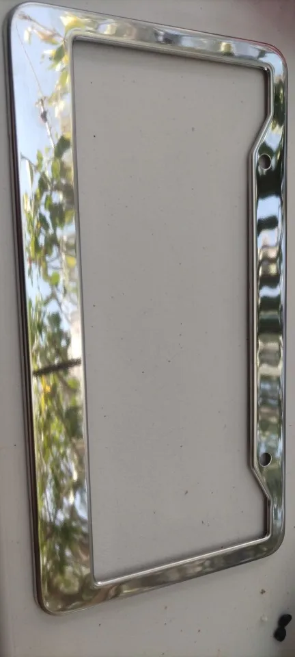 TeslaHubs™ SecureMount Front License Plate Frame customer photo
