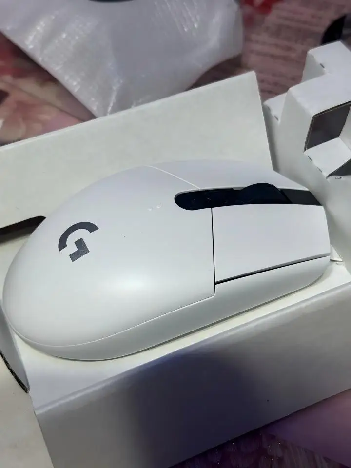 Logitech G304 Lightspeed Wireless Mouse 12K DPI 6 Buttons photo review