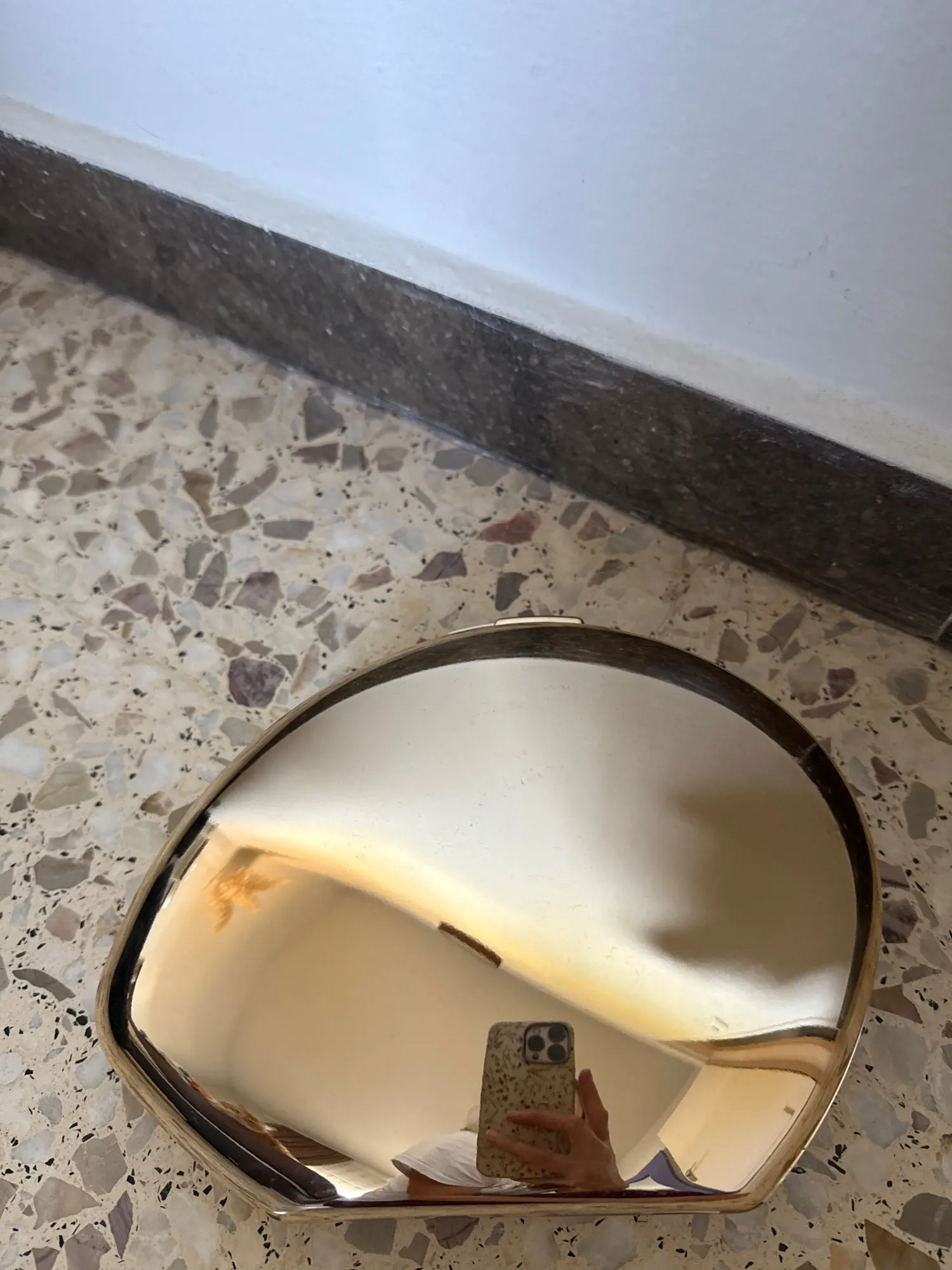 Pochette de styliste en forme de coquille acrylique, doré et argenté photo review