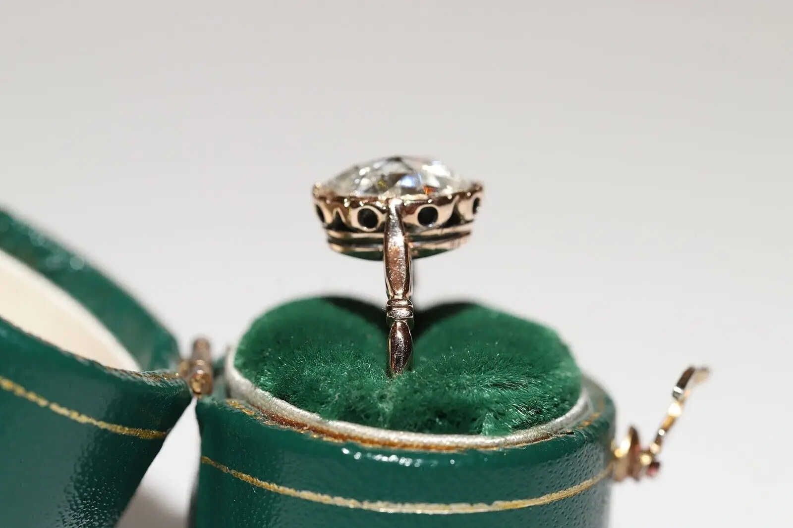 Рисунок 4 - Кольцо в викторианском стиле 14K