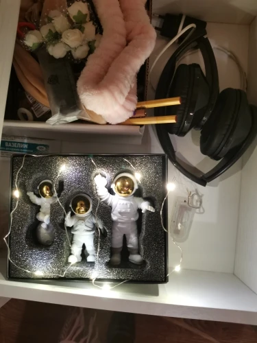 Astronaut Figures Moon lamp photo review