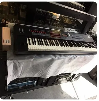Fast Selling Piano RD 2000 RD2000 88-Key Digital with Bench Stand and Travel Case Kit