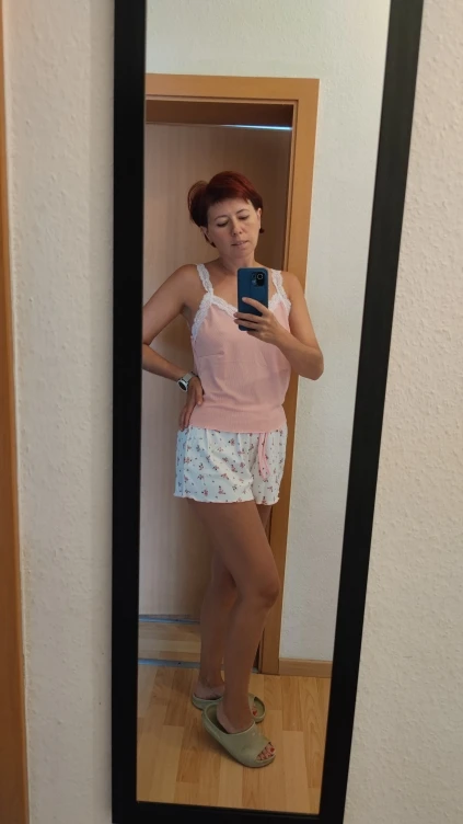 Luxe Lace V-Neck Pajama Set for Cozy Autumn Nights photo review