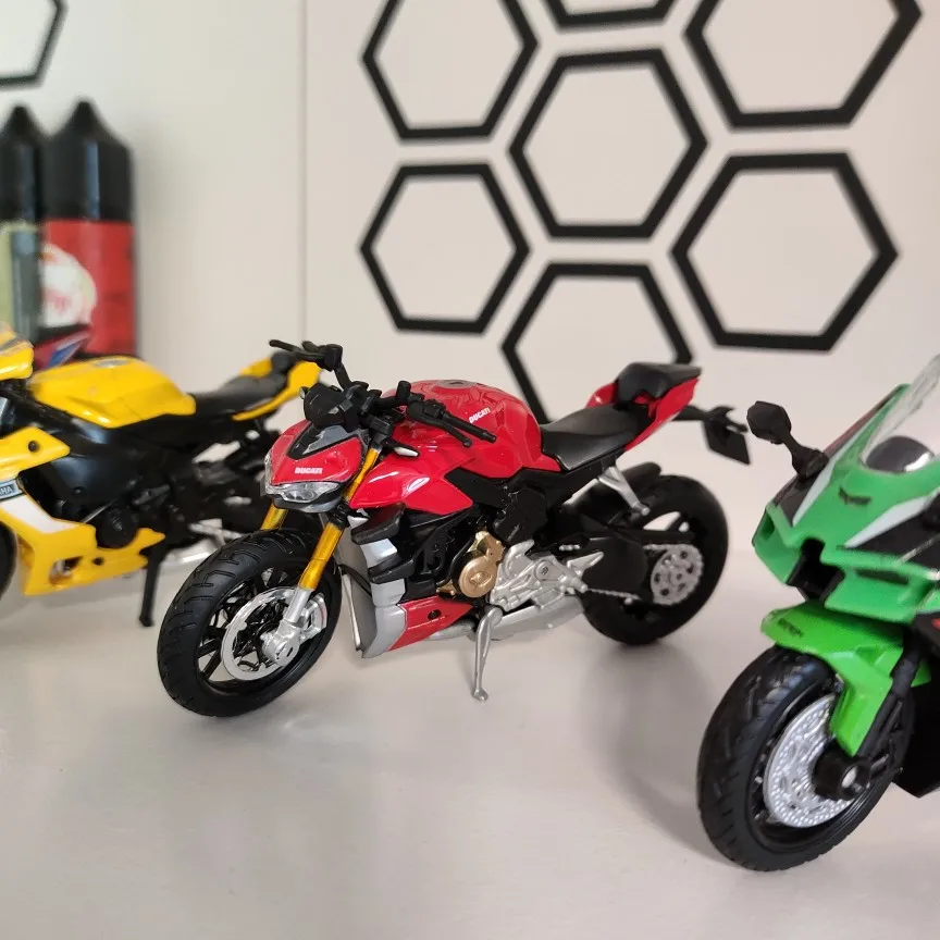 Maisto Ducati Panigale V4 S Corse 1:18 Scale Alloy Motorcycle Diecast Model Collectible Grade Gift Toy photo review