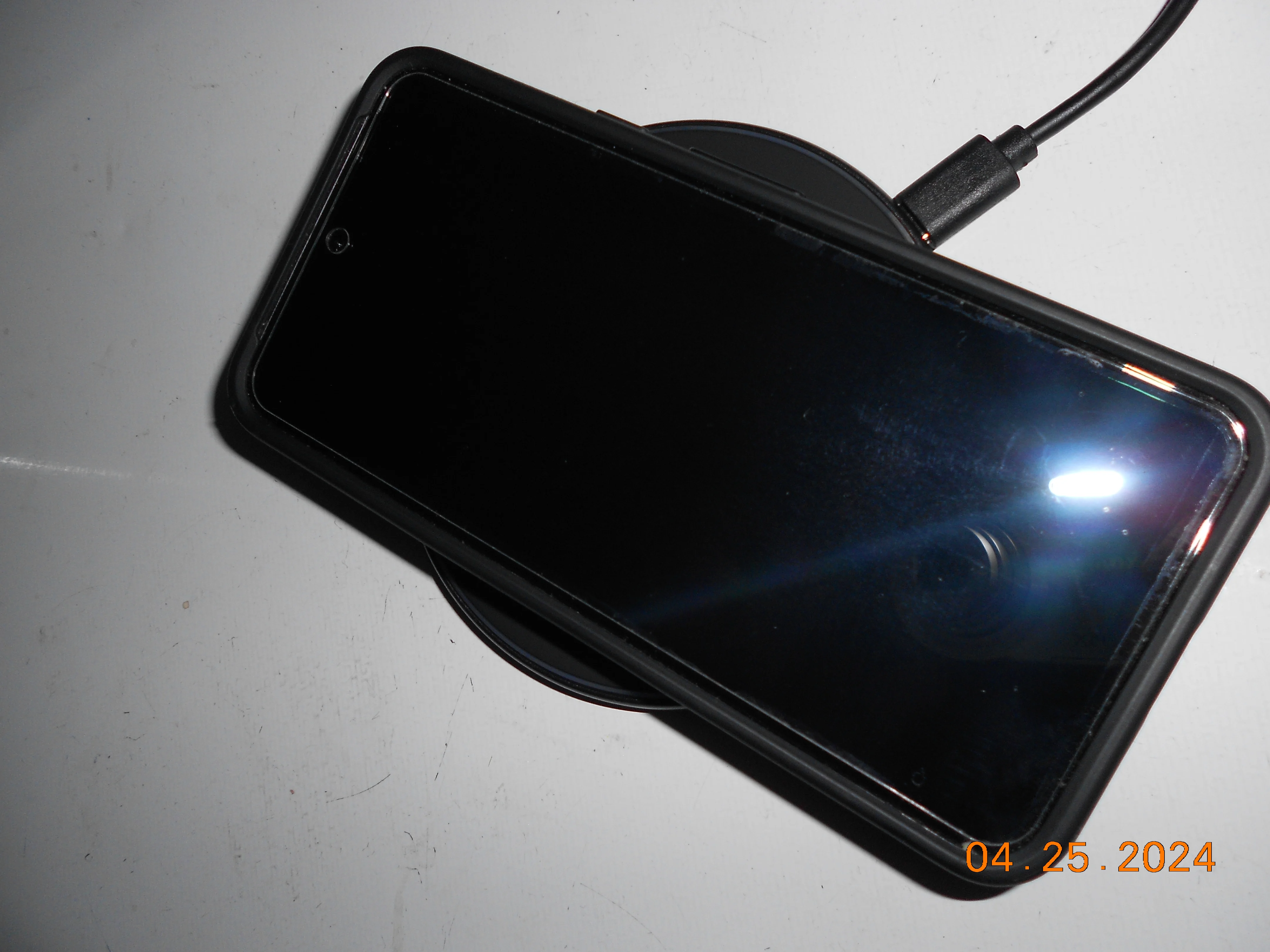 Hyper Charge Pad, Fast Wireless Charging Stand for iPhone, Samsung, Xiaomi & More photo review