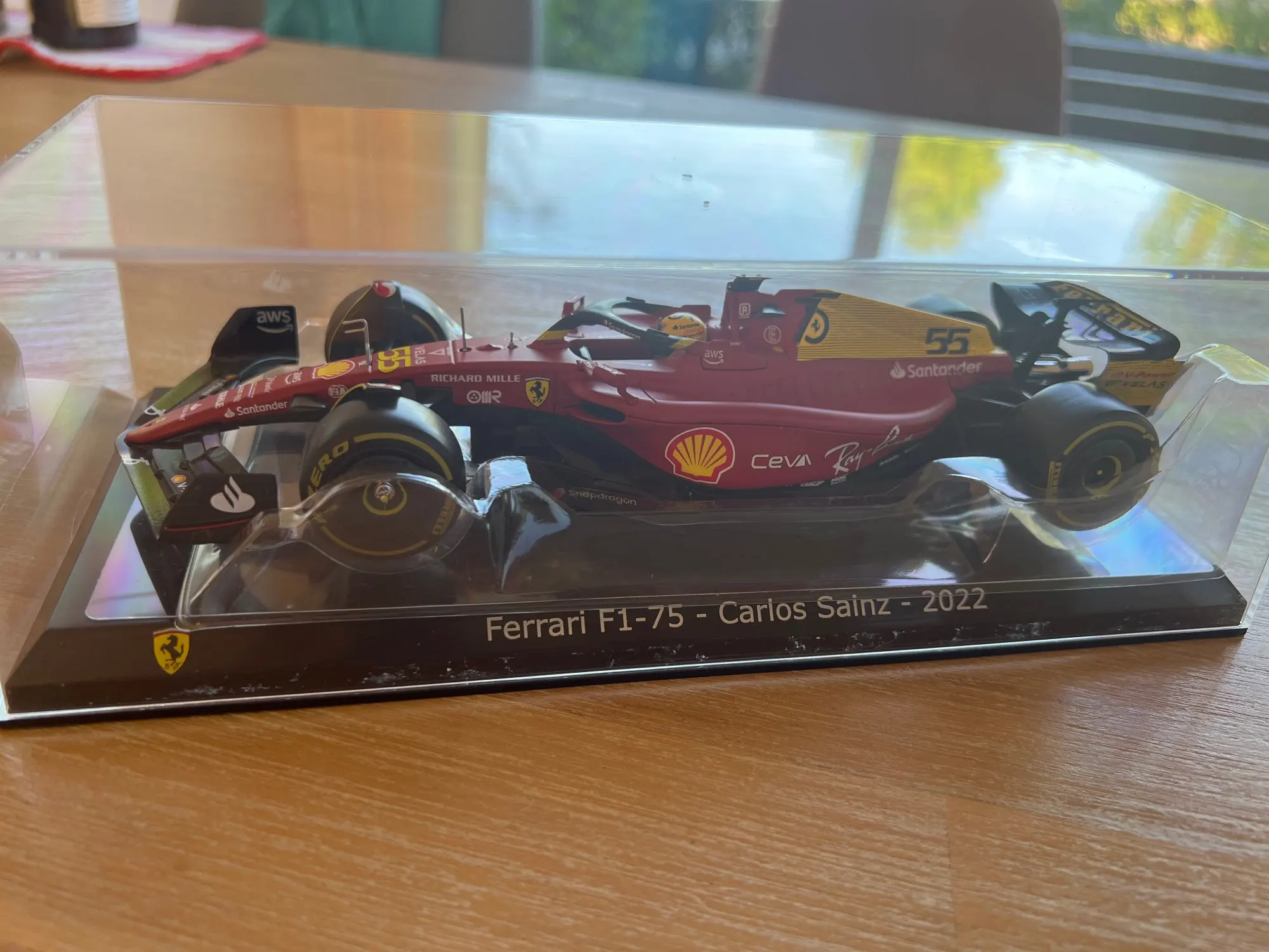 Bburago 1:24 Limited Edition 75th F1-75 Replica, F1 2022 Car Model with Showcase Helmet, Scale Ferrari Formula 1 Miniature Toy photo review