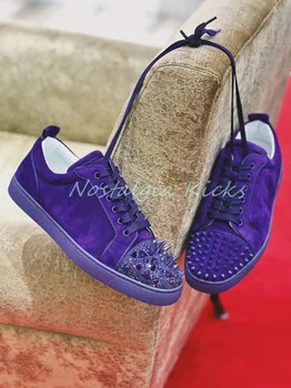 Scarpe da ginnastica da uomo in pelle scamosciata viola con borchie scintillanti Scarpe da coppia casual con lacci traspiranti Scarpe da tennis da donna moderne con suola piatta 1
