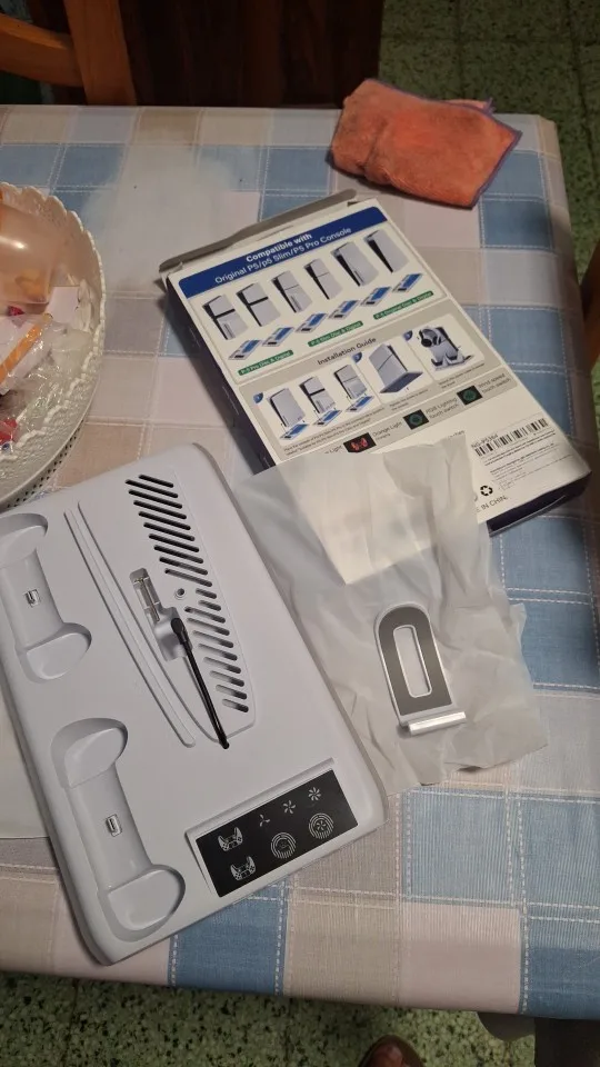 Soporte para PS5/PS5 Slim/PS5 Pro con gancho para auriculares, soporte de refrigeración y estación de carga de controlador para PS5 con ventilador de refrigeración de 3 niveles photo review