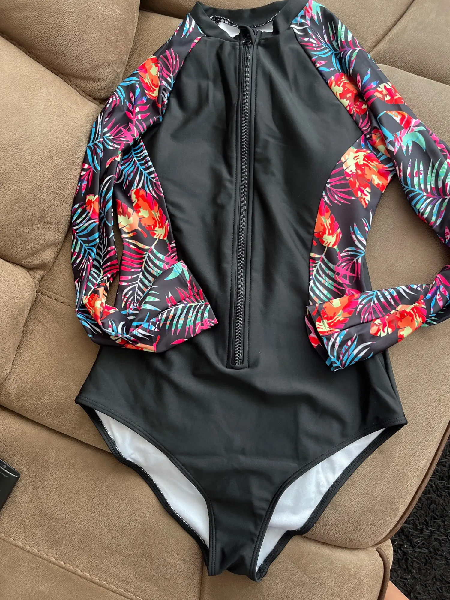 New Long Sleeve Printed One Piece Swimsuit Women Surfing Suit Wetsuit Fashion Bathing Swimming Suits Zipper Swimwear Woman photo review