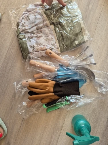 9-Piece Garden Hand Tool Set | Complete Gardening Kit with Tote photo review