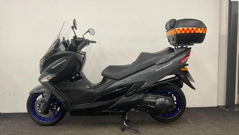 NUOVO Scooter Comuter 400cc ad Alte Prestazioni 2023 in Condizioni Eccellenti - immagine 2