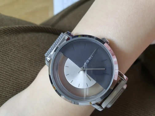 Sleek Hollow Design Quartz Watch photo review