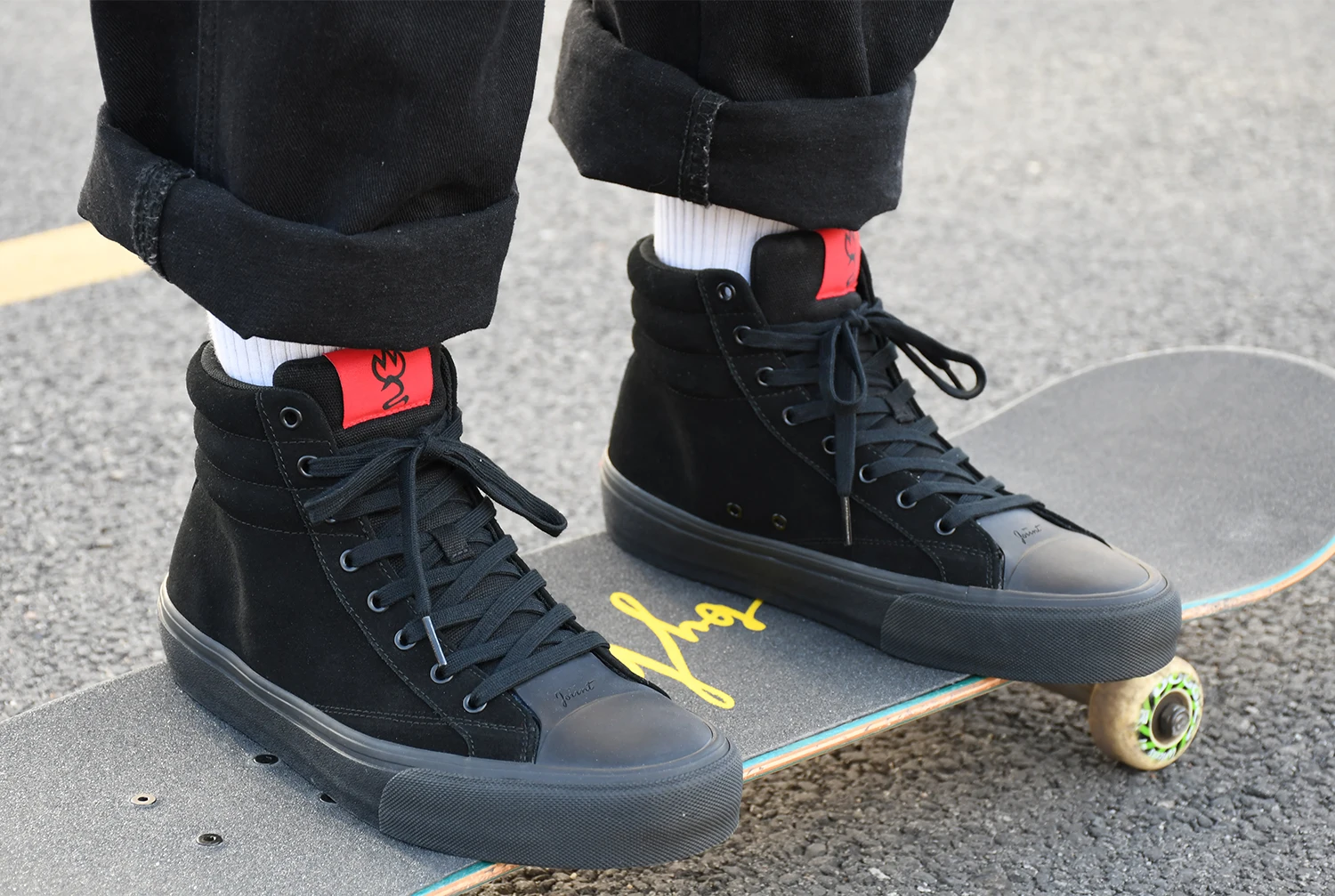 Description Picture 3 of itemJoiints Vulcanized Black Mid-top Sneakers Men Suede Sneakers for Skate Comfortable Durable Casual Shoes Running Tennis
