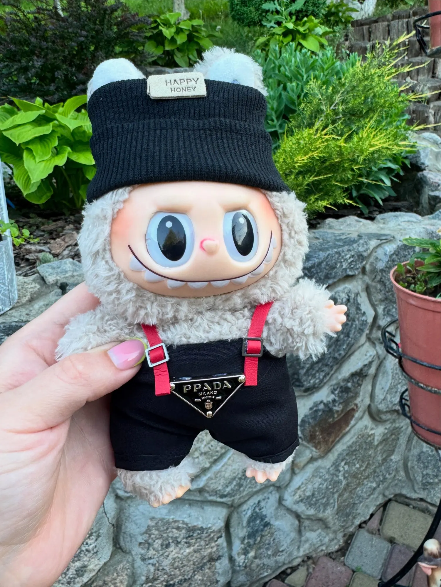 Labubu V1/V2 Doll Clothes: Strap Pants & Skirt Overalls Set with Accessories photo review