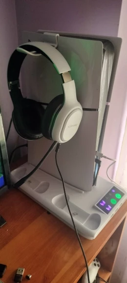 Soporte para PS5/PS5 Slim/PS5 Pro con gancho para auriculares, soporte de refrigeración y estación de carga de controlador para PS5 con ventilador de refrigeración de 3 niveles photo review
