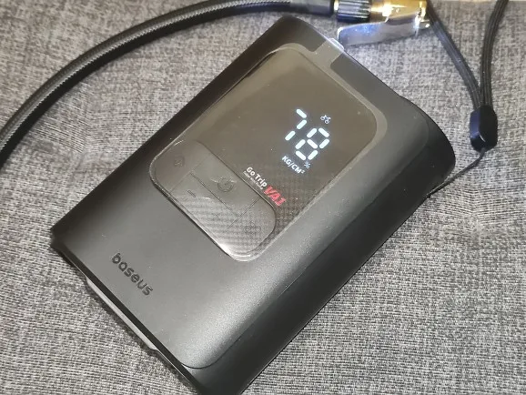 משאבת אוויר חשמלית ניידת לרכב Baseus GoTrip VA1 Pro — מנפחת צמיגים, אופניים וכדורים - תמונה 5